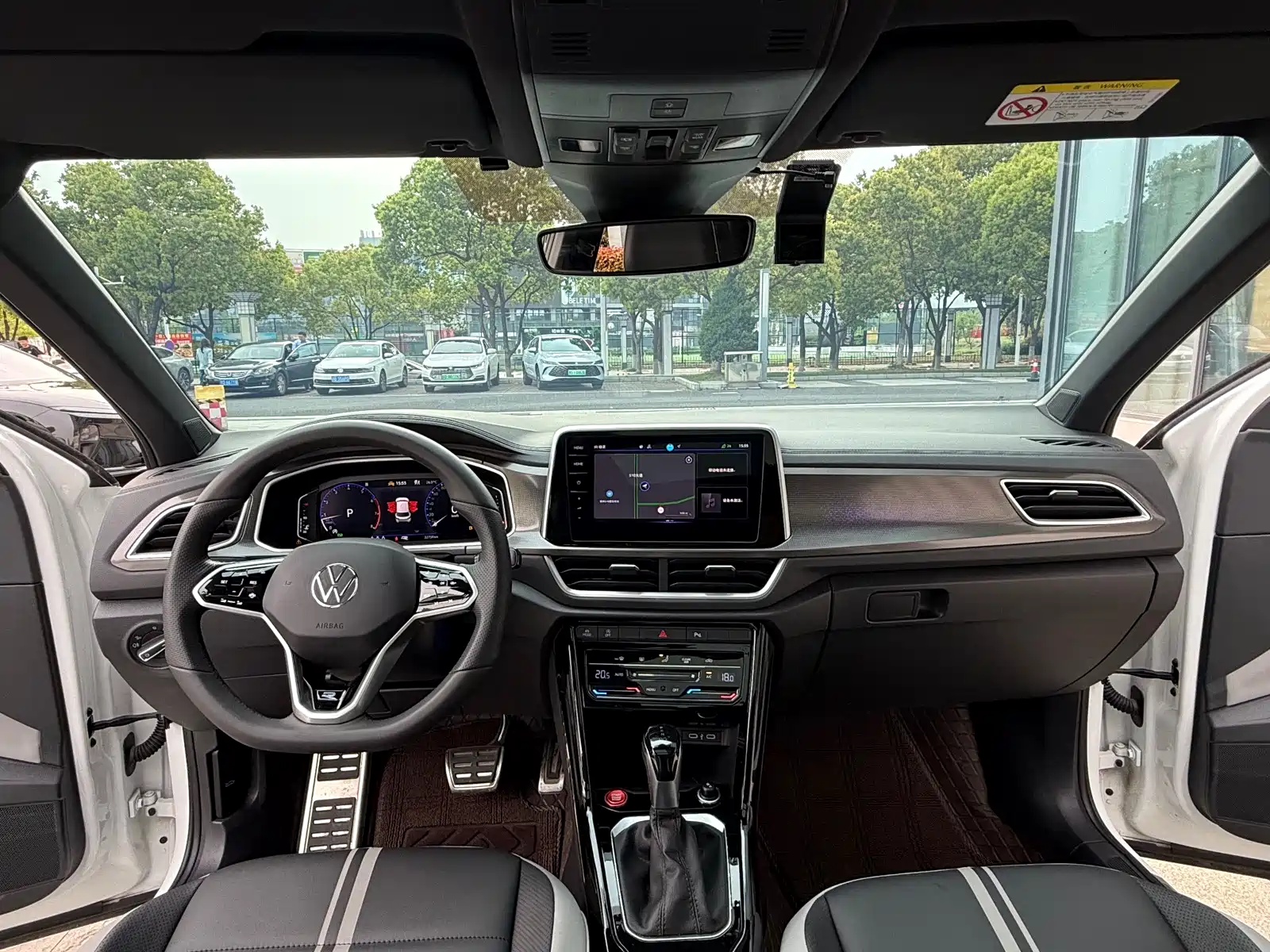Фото 12 - Volkswagen T-ROC