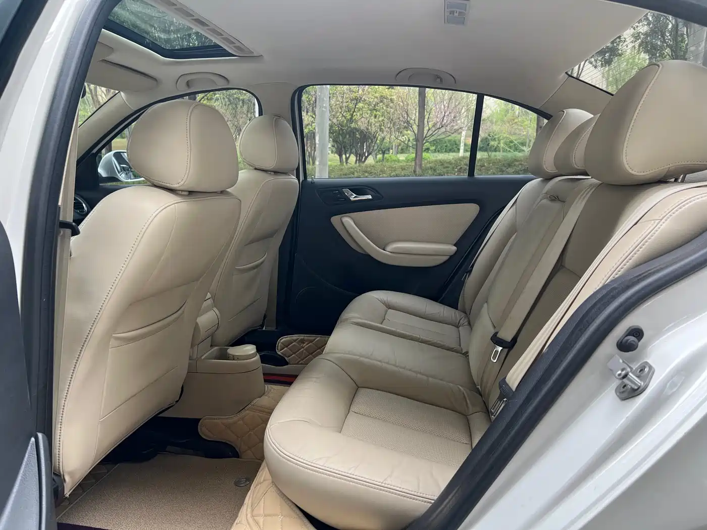 Volkswagen Lavida 2011 1.6L Automatic Pinya Edition фото 8