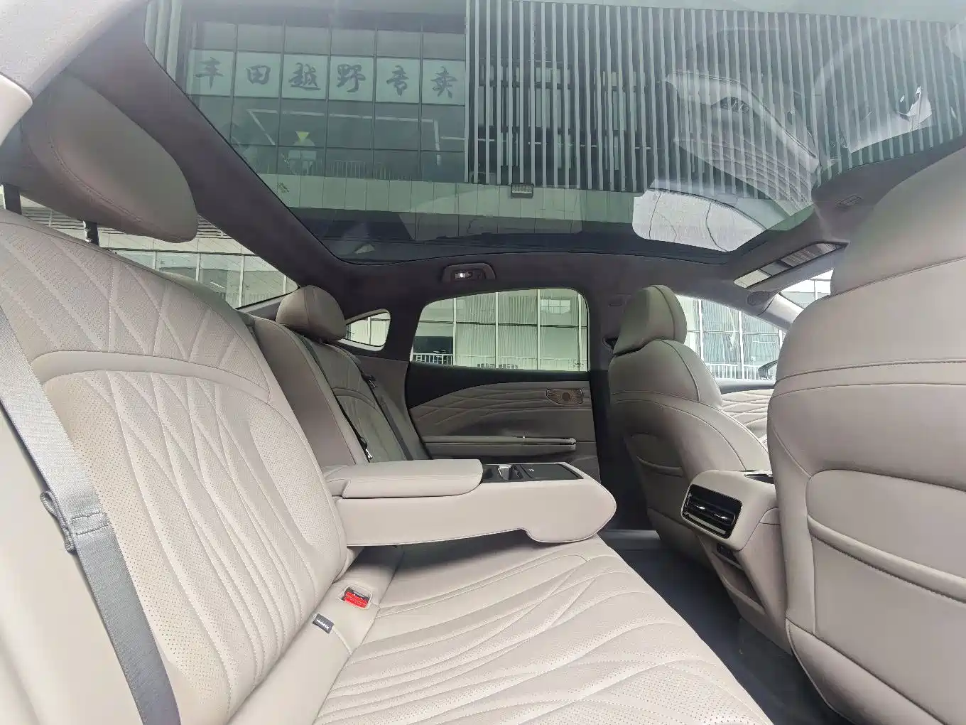 Geely Galaxy Galaxy Xingyao 8 2025 130km EM-P Starship Edition фото 31