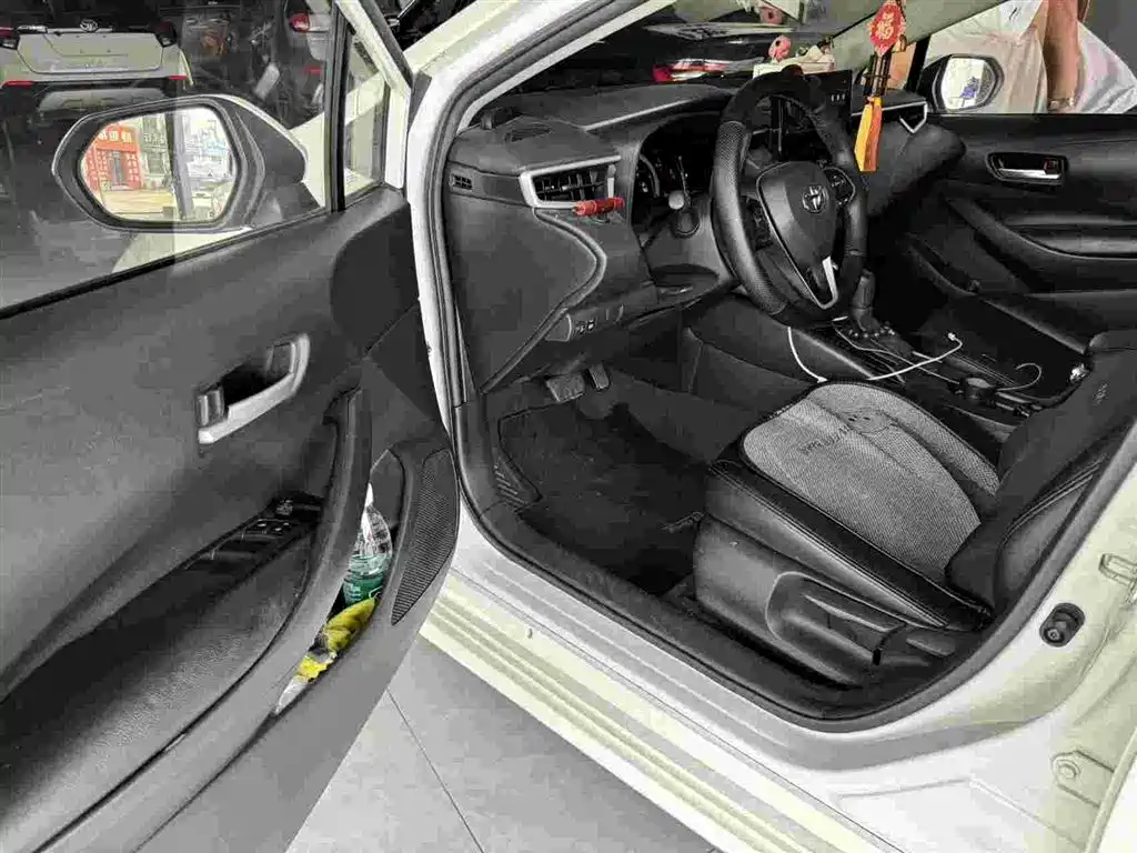 Photo 4 - Toyota Corolla