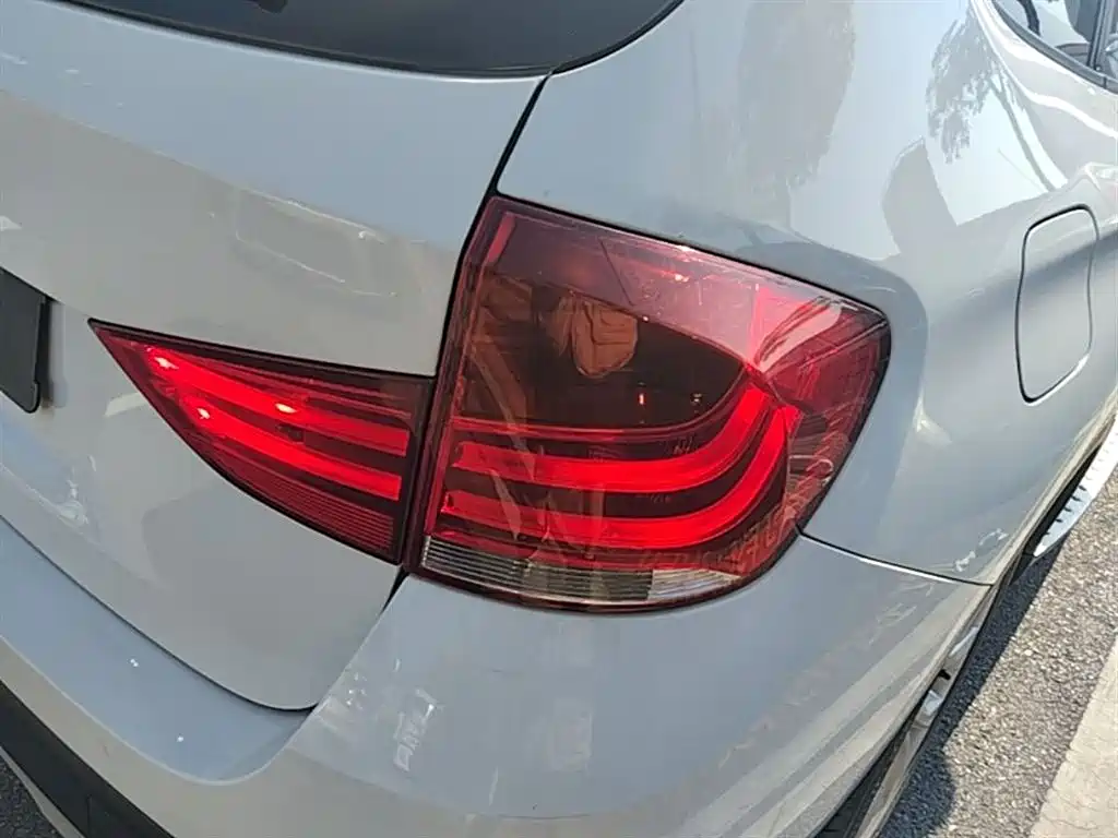 BMW X1 2014 sDrive18i Fashion Edition фото 8