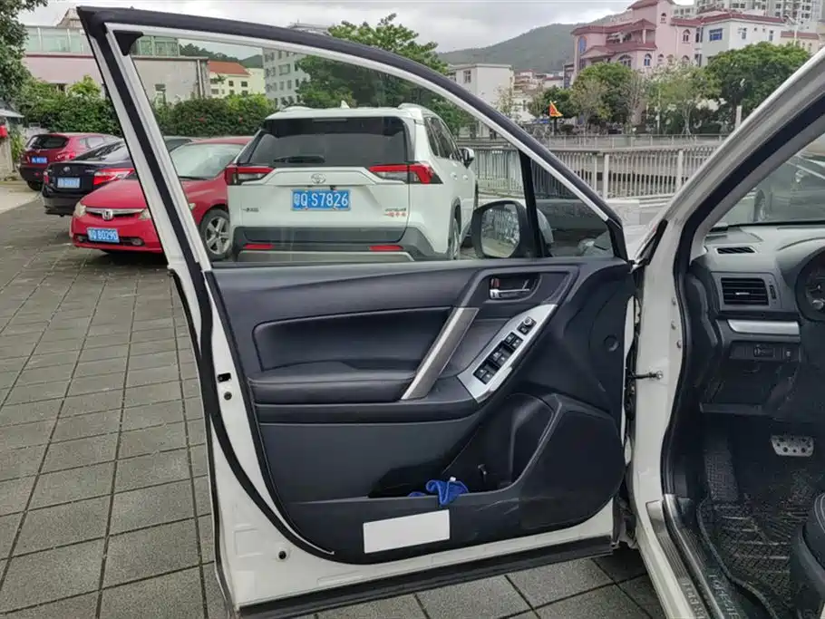 Subaru Forester 2013 2.5i Automatic Luxury Edition фото 7