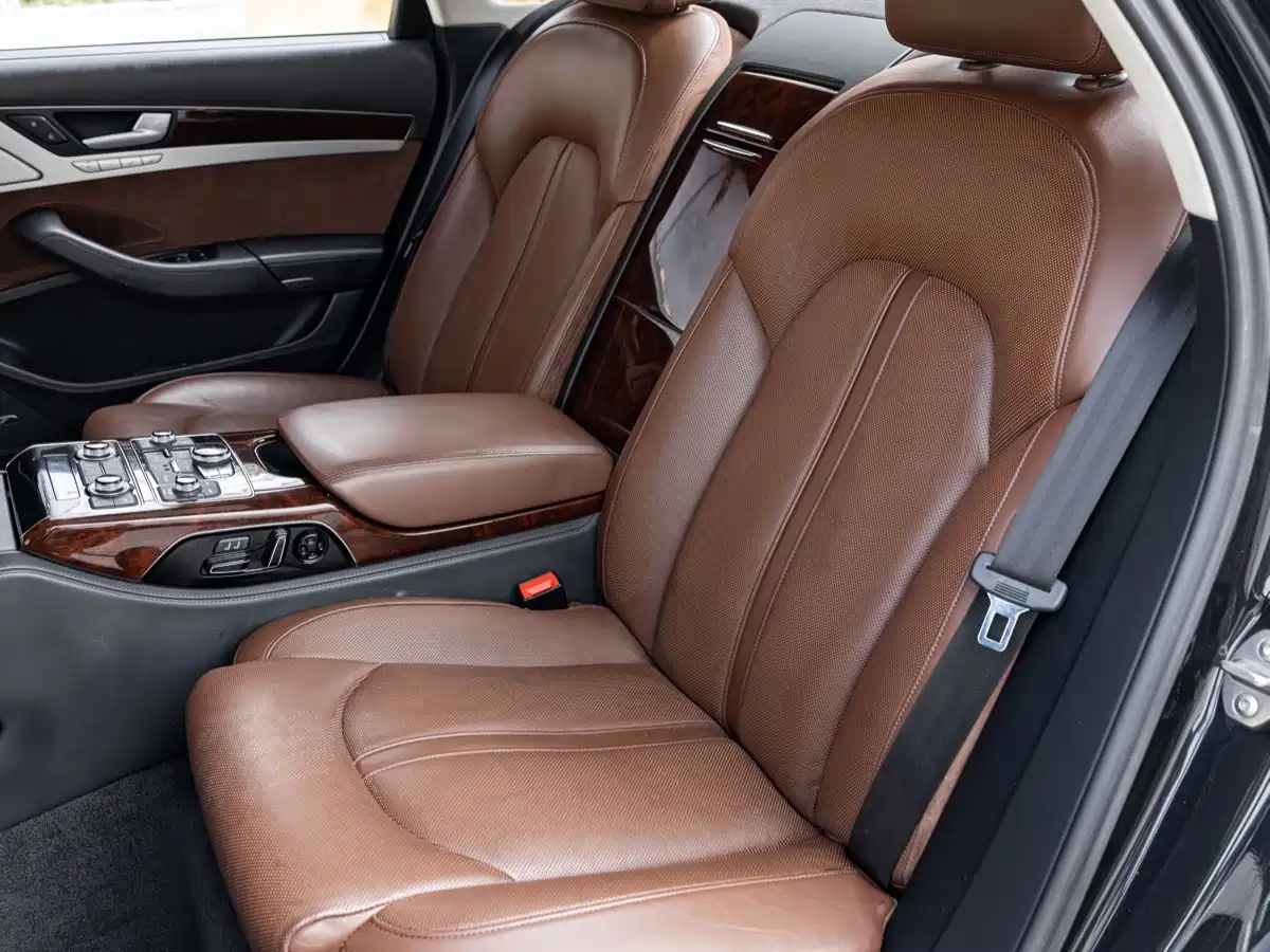 Фото 22 - Audi A8