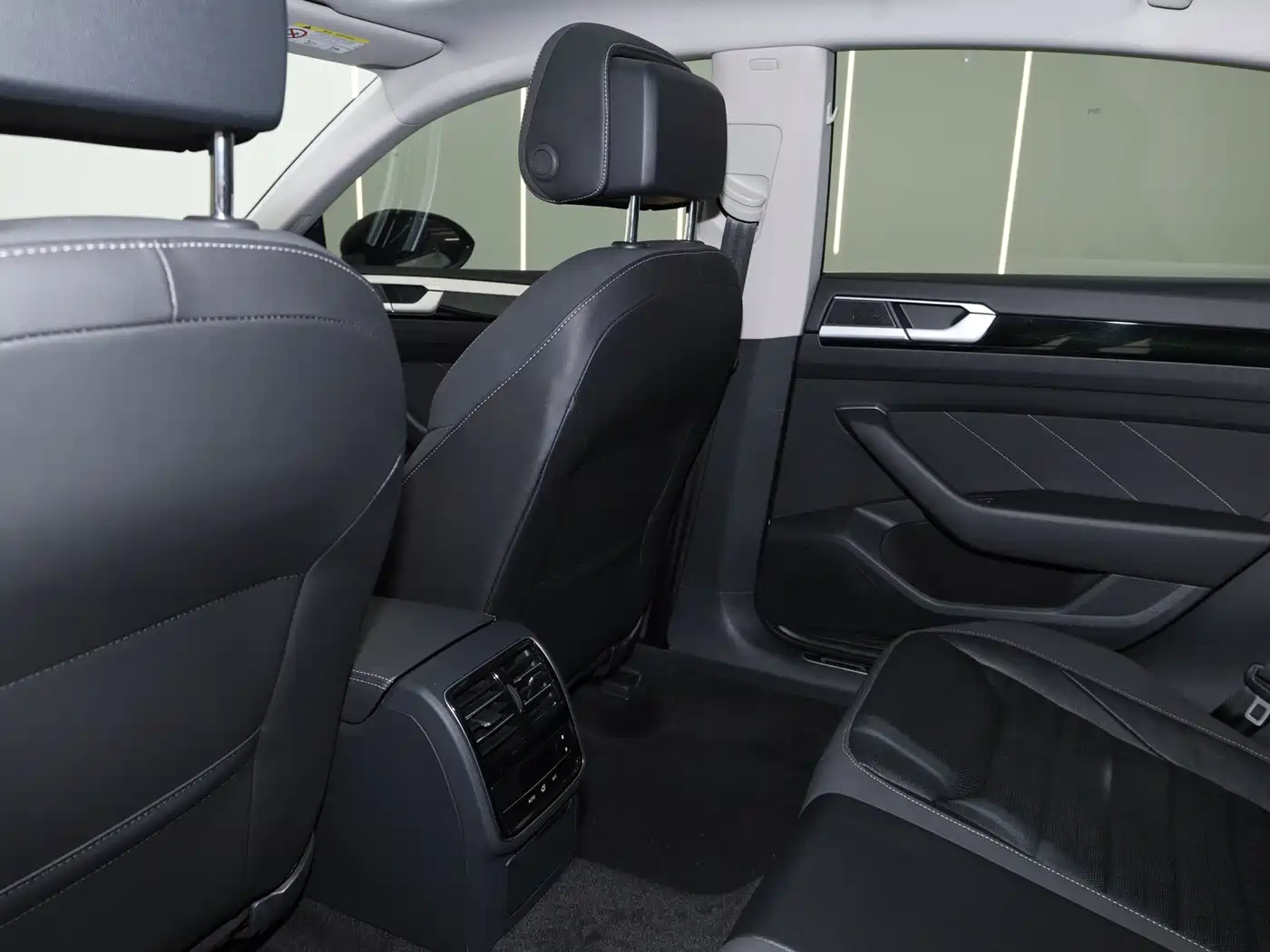Volkswagen FAW-Volkswagen CC 2023 380TSI Eye-catching Edition фото 19