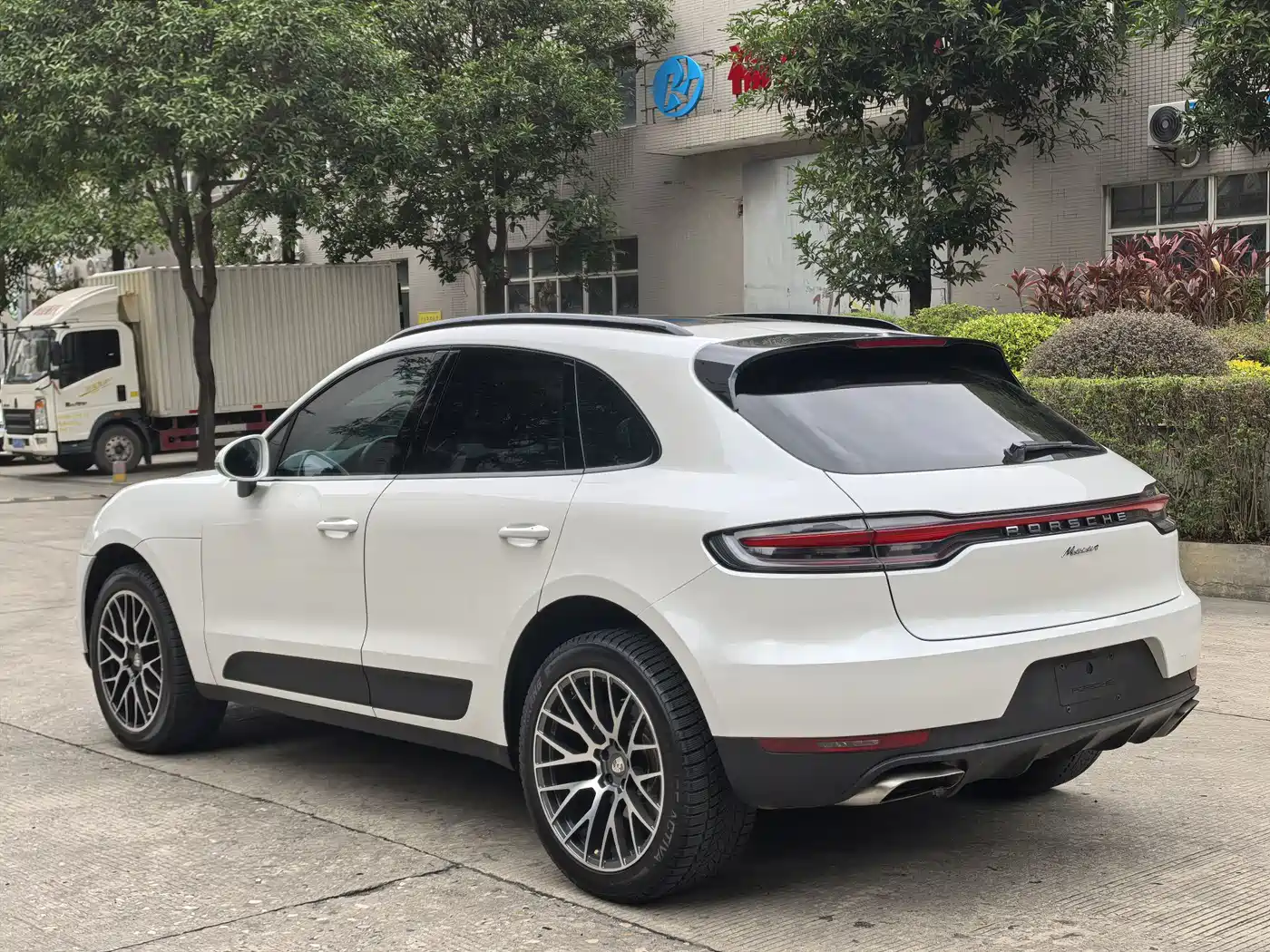 Porsche Macan 2018 Macan 2.0T фото 5