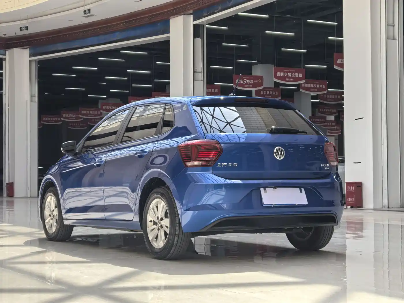 VOLKSWAGEN POLO