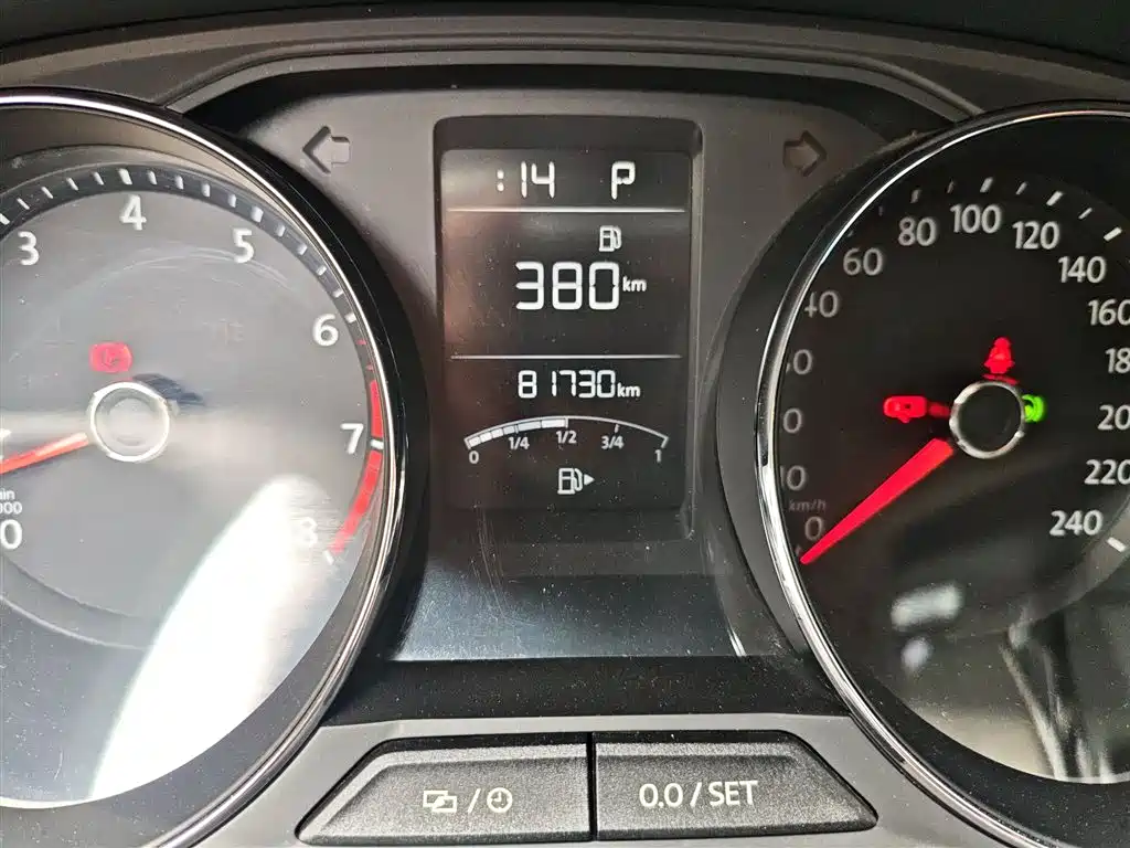 Volkswagen Lavida 2015 1.6L Automatic Comfort Edition фото 5