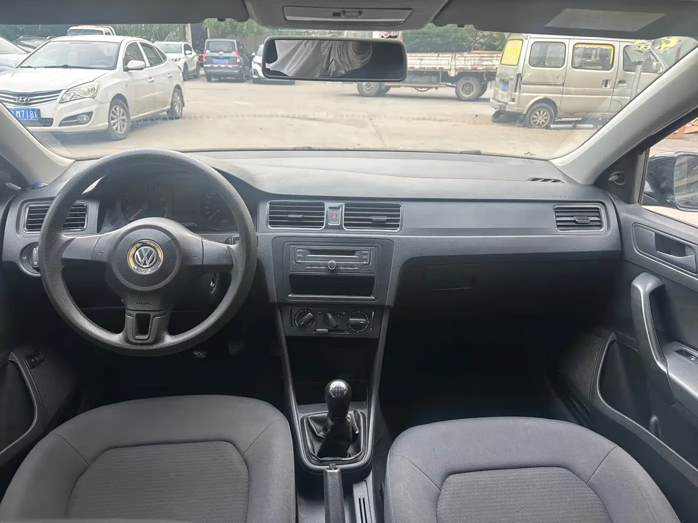 Volkswagen Santana 2015 1.6L Manual Trend Edition фото 8