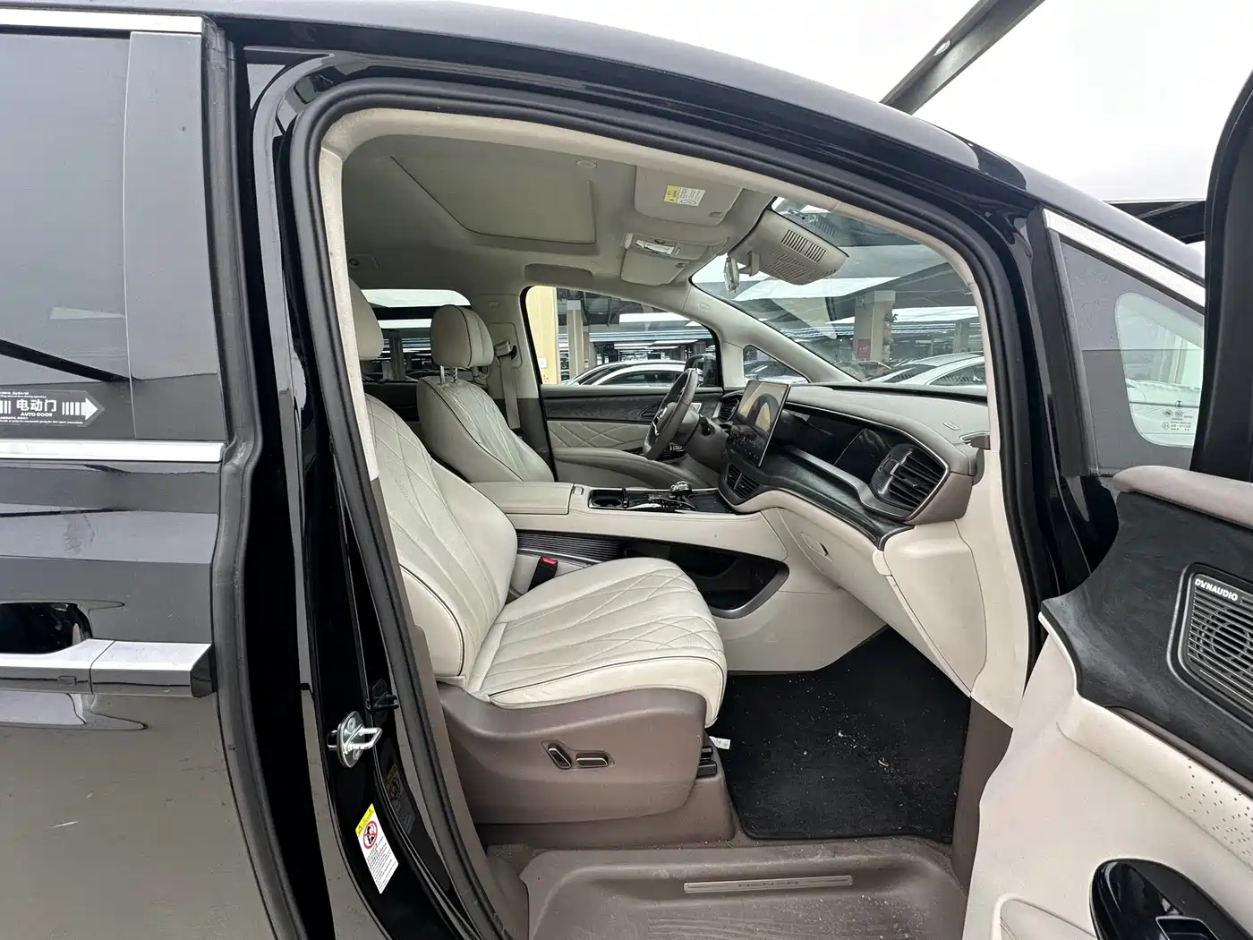 Denza D9 2022 DM-i 1040 Premium фото 25