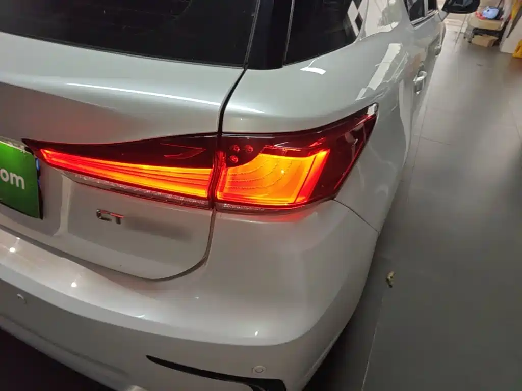 Фото 8 - Lexus CT