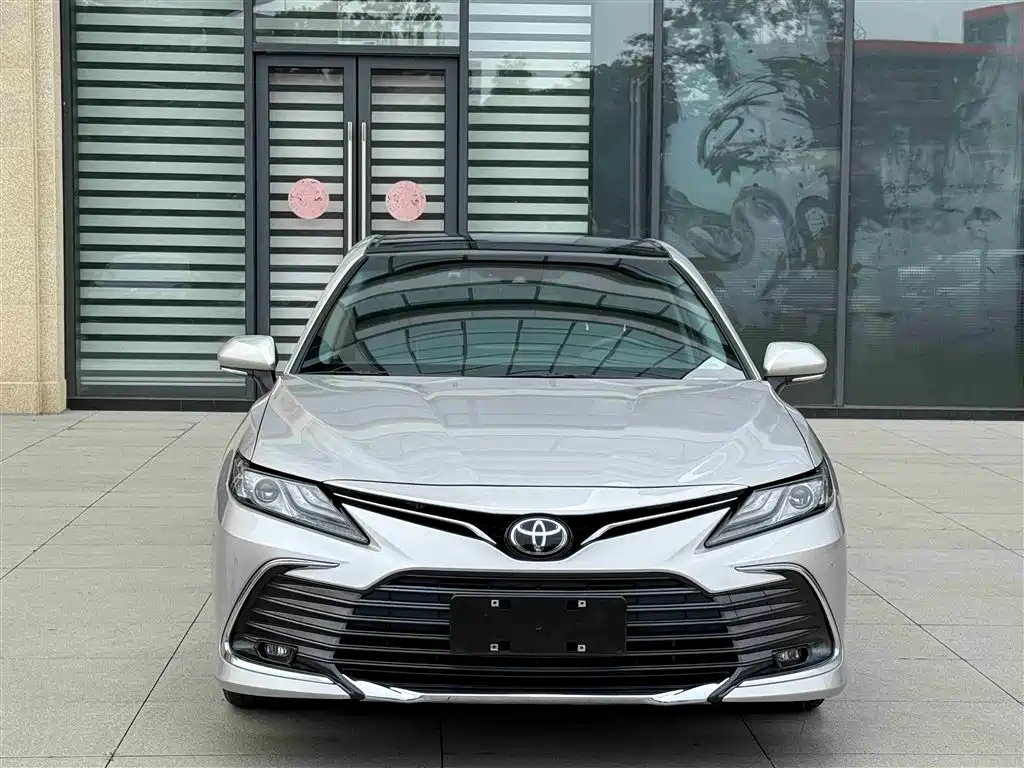 Toyota Camry 2023 2.5G Luxury Edition фото 2
