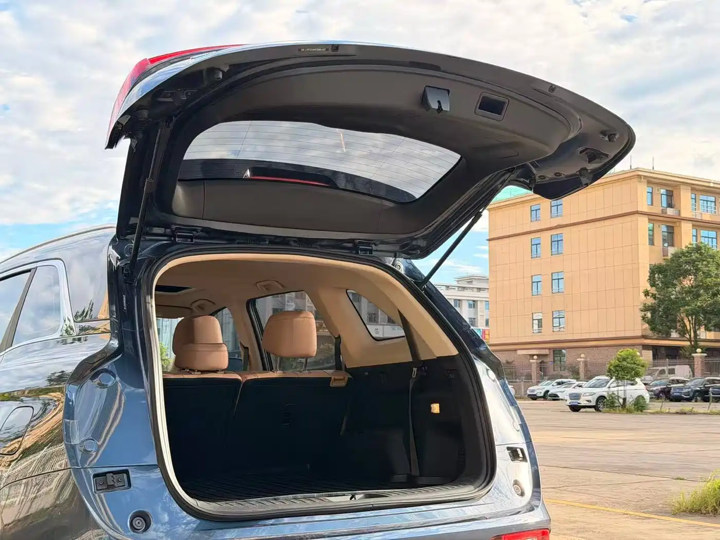 Landian E5 PLUS 2026 2026 165km Long Range First Experience Edition (7-seater)