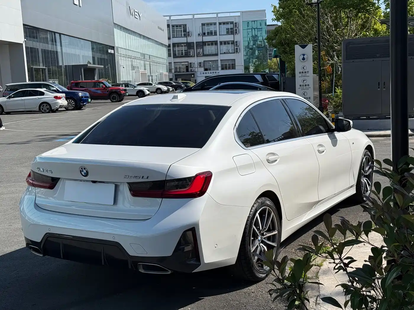 BMW 3 Series 2023 325Li M Sport Package фото 14