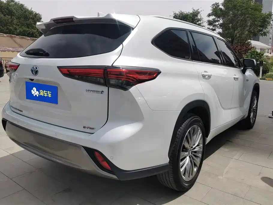 Toyota Highlander 2022 Model Dual Engine 2.5L 4WD Premium Edition 7-Seater фото 3
