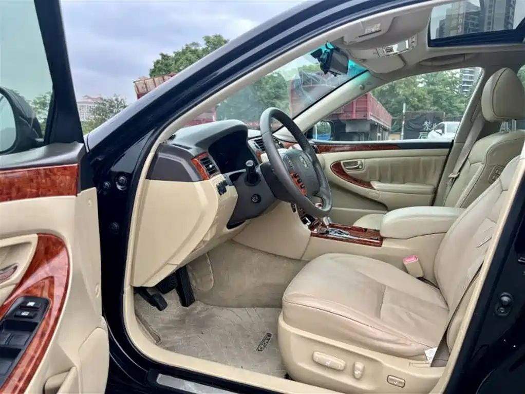 Toyota Crown 2009 2.5L Royal Special Enhanced Edition фото 4