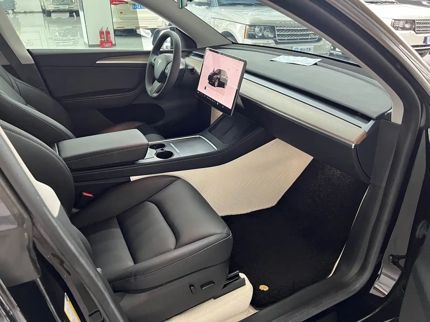 Фото 12 - Tesla Model Y
