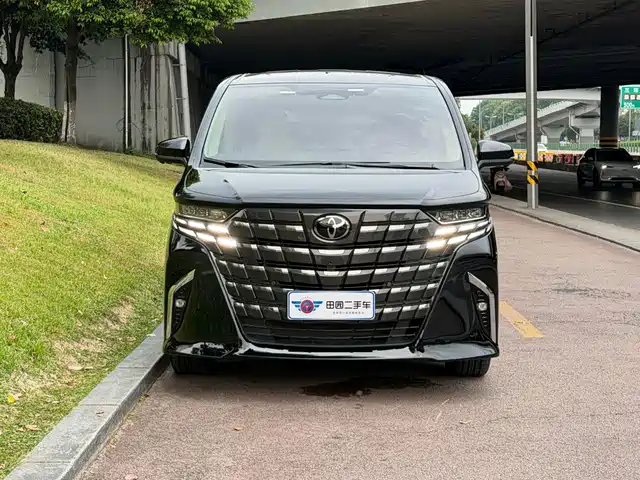 Toyota Alphard, фото 2