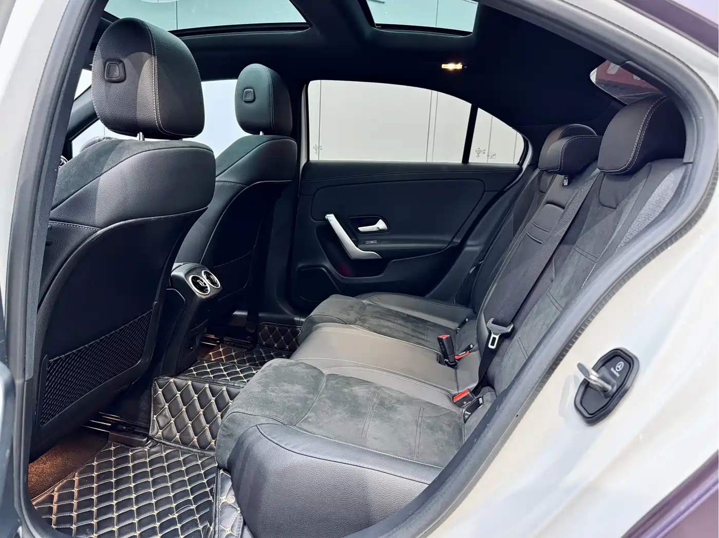 Mercedes-Benz A-Class 2022 Facelift III A 200 L Sport Sedan Fashion фото 10