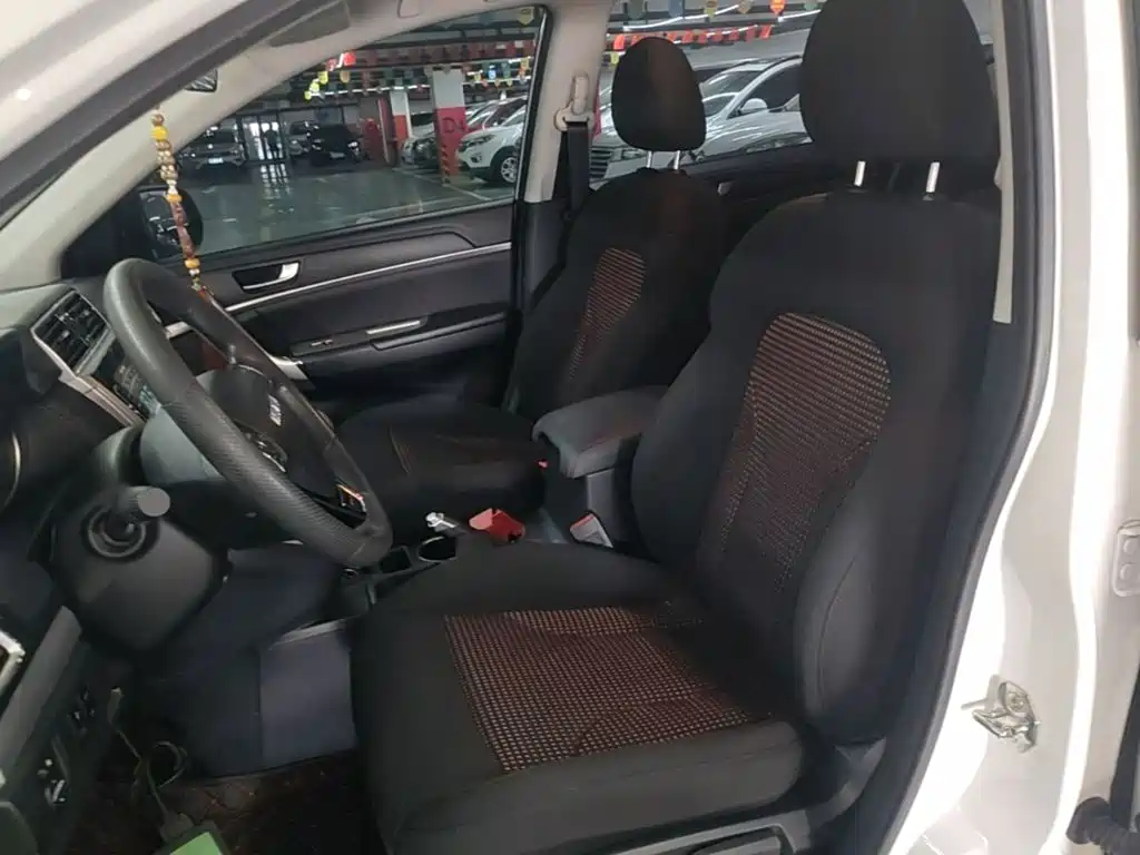 Photo 15 - Haval M6