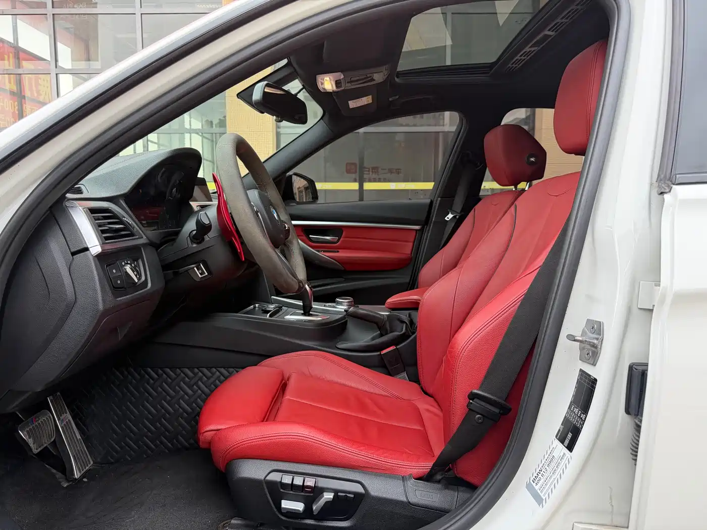 BMW 3 Series 2019 320i M Sport Black Night Edition фото 4