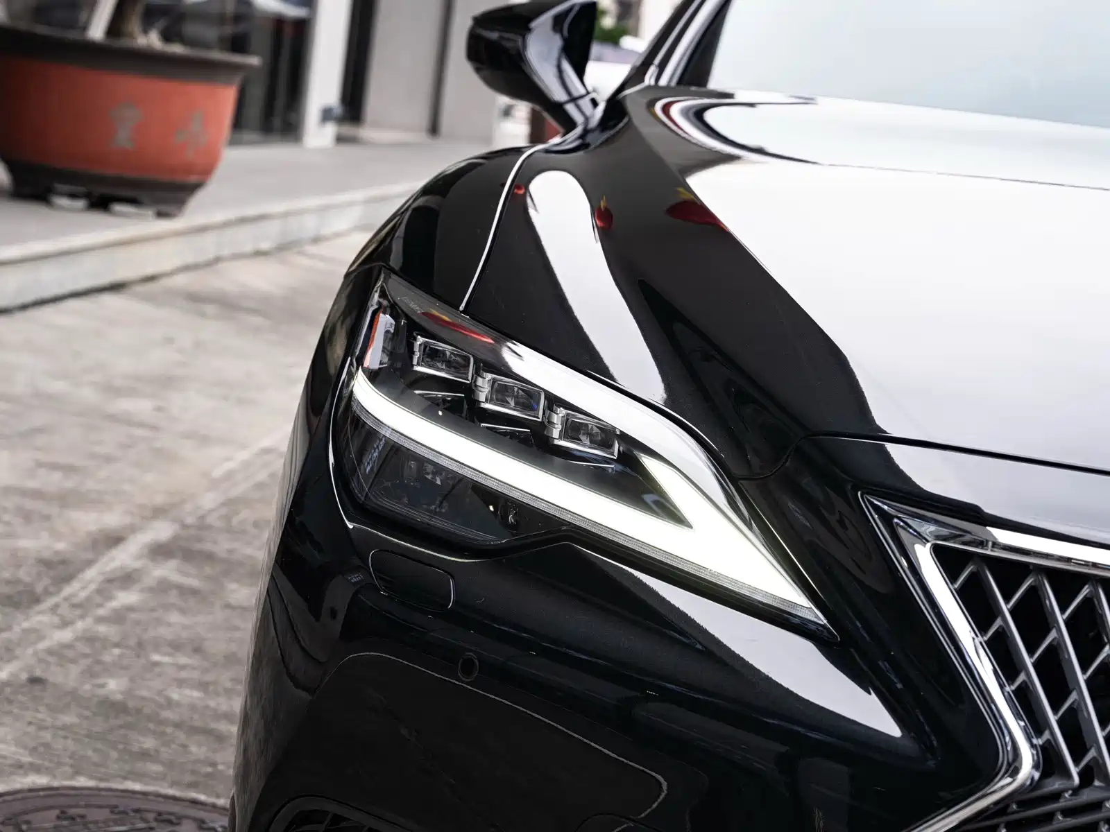 Фото 6 - Lexus LS