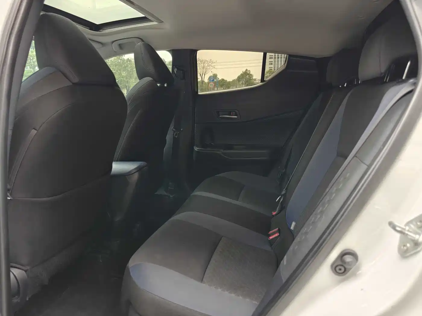 Toyota C-HR 2021 2.0L Comfort Edition фото 10