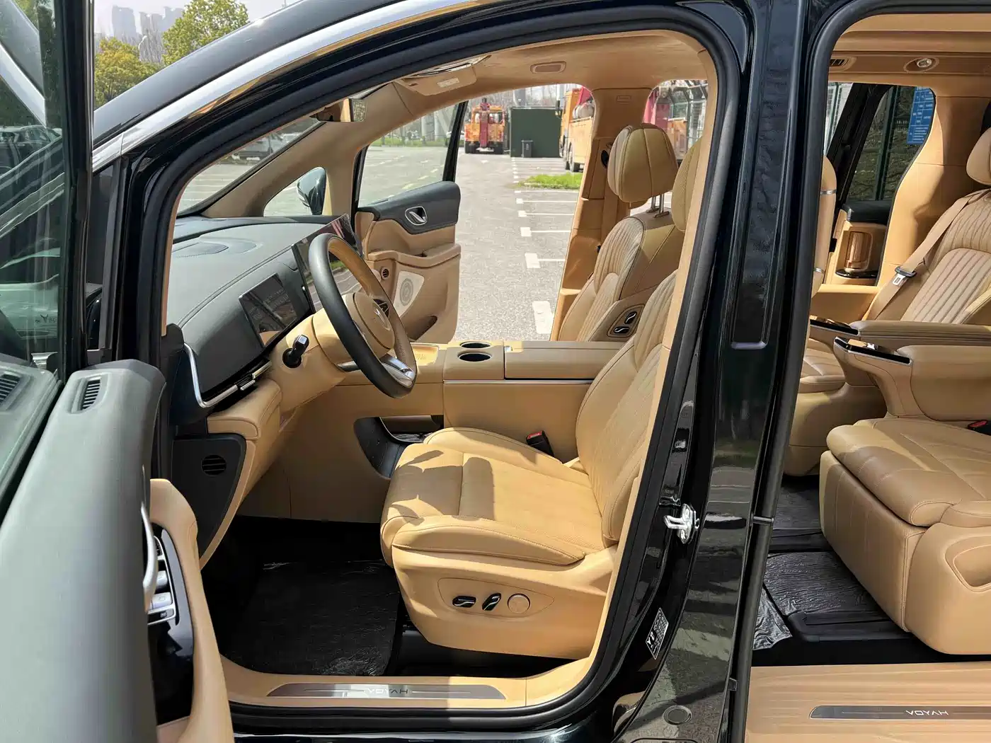 Voyah Auto Voyah Dreamer 2025 PHEV AWD Flagship Kunpeng Edition фото 4