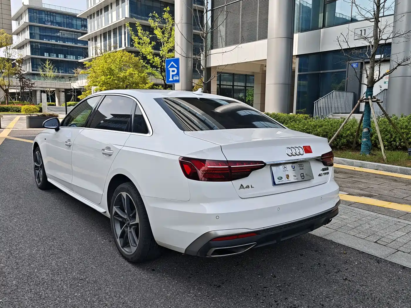 Audi A4L 2022 40 TFSI Luxury Dynamic фото 7