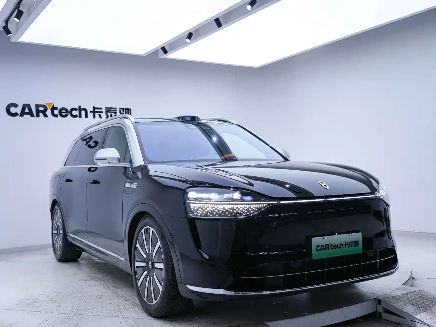 AITO Wenjie AITO M9 2024 Range Extender Max Edition 42kWh 6-seater фото 7