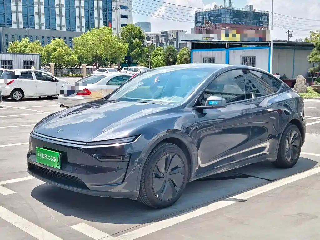 Tesla Model Y 2025
