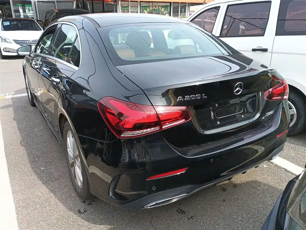 Mercedes-Benz A-Class 2019 Facelift A 200 L Sports Sedan фото 5