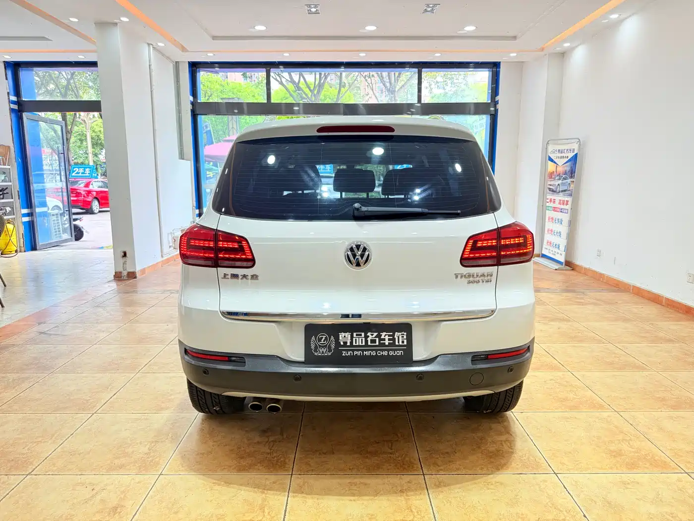 VOLKSWAGEN TIGUAN