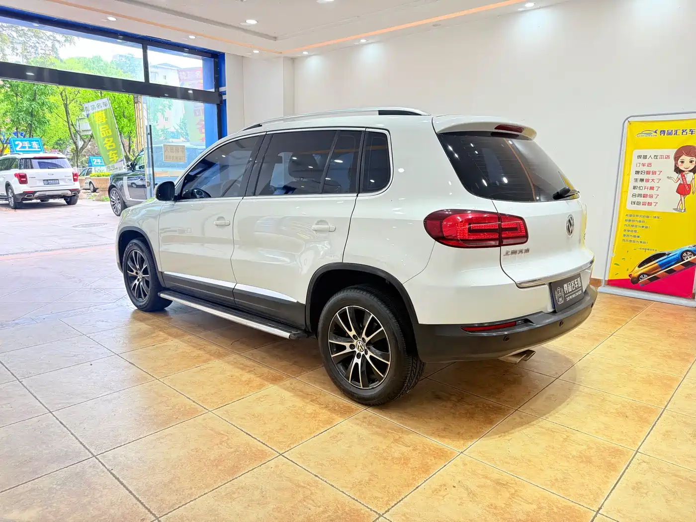 VOLKSWAGEN TIGUAN