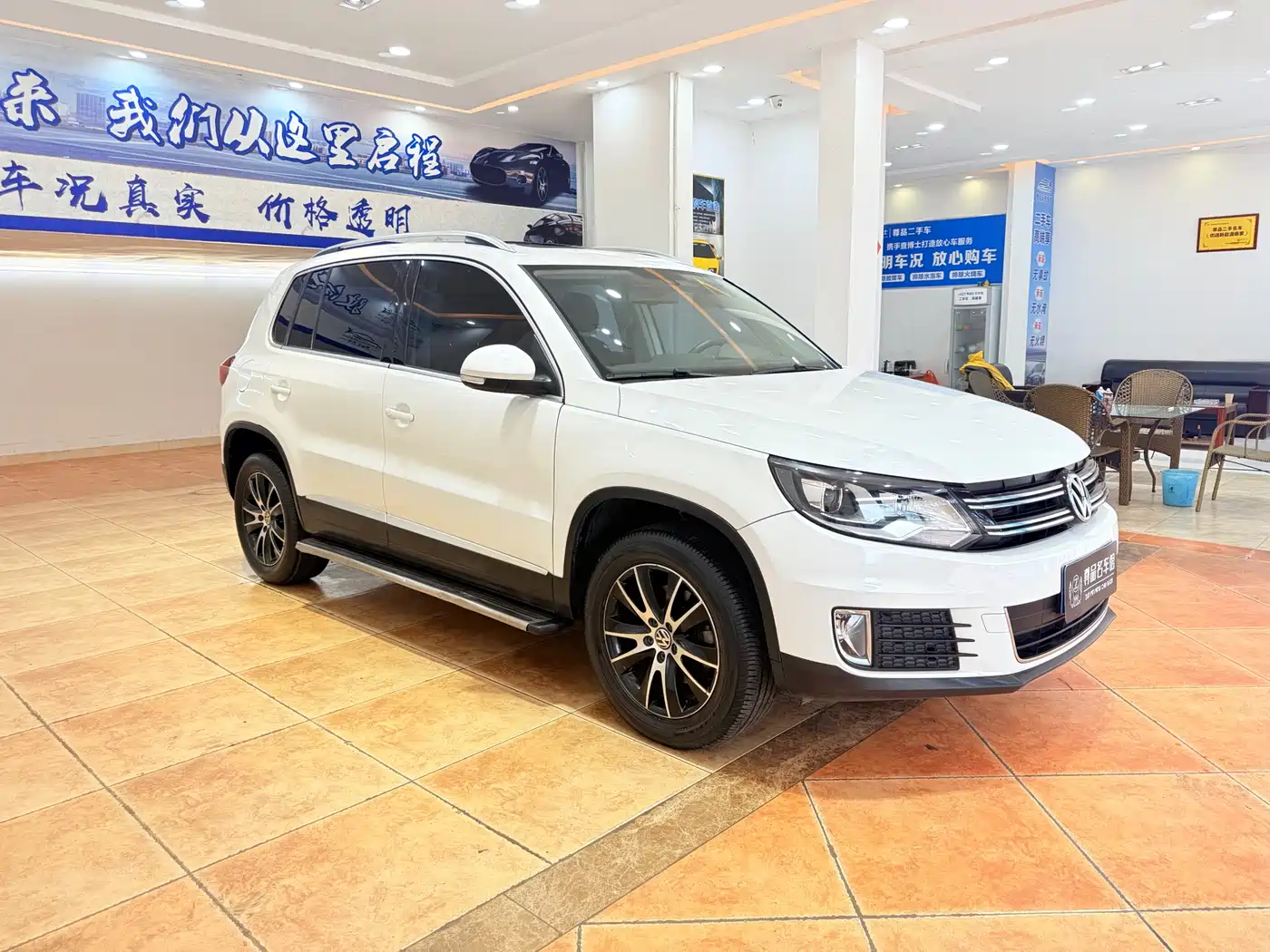 VOLKSWAGEN TIGUAN