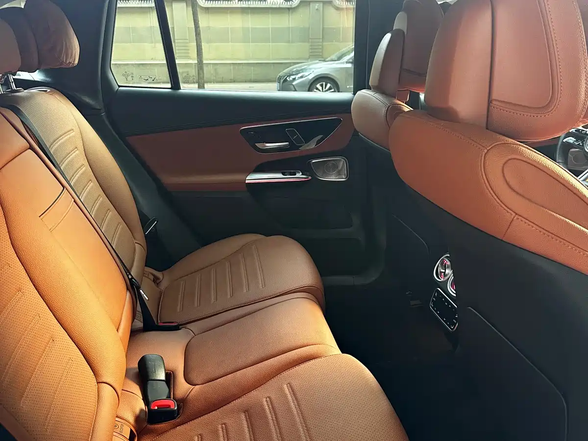 Mercedes-Benz GLC 2023 Facelift GLC 300 L 4MATIC Sport 5-Seater фото 9