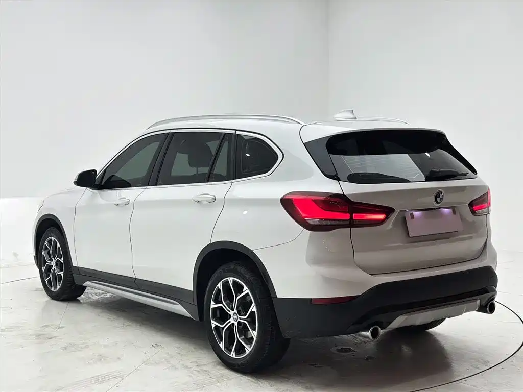 BMW X1 2022 sDrive20Li Fashion фото 4