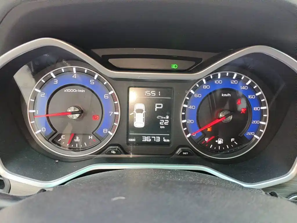 Фото 15 - Geely Vision X3