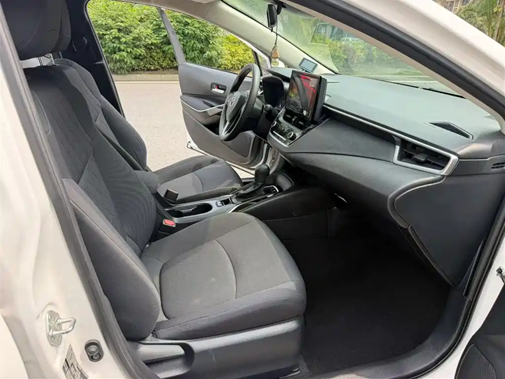 Toyota Corolla 2021 Hybrid 1.8L E-CVT Pioneer Edition фото 14
