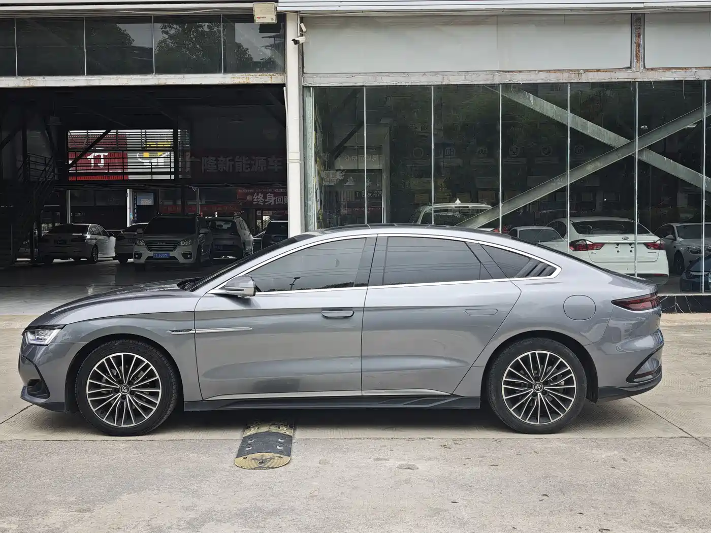 BYD Han 2022 DM-i 121KM Premium Edition фото 4