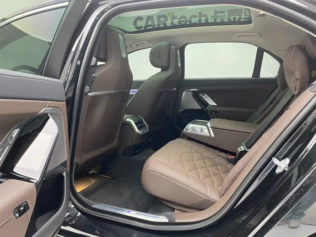 BMW 7-SERIES