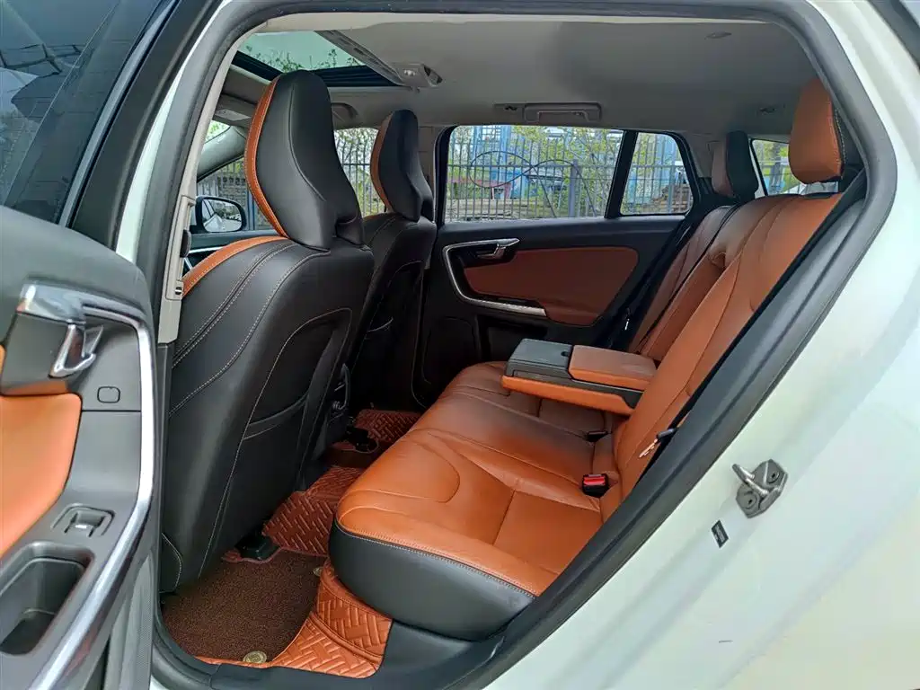 Фото 10 - Volvo V60