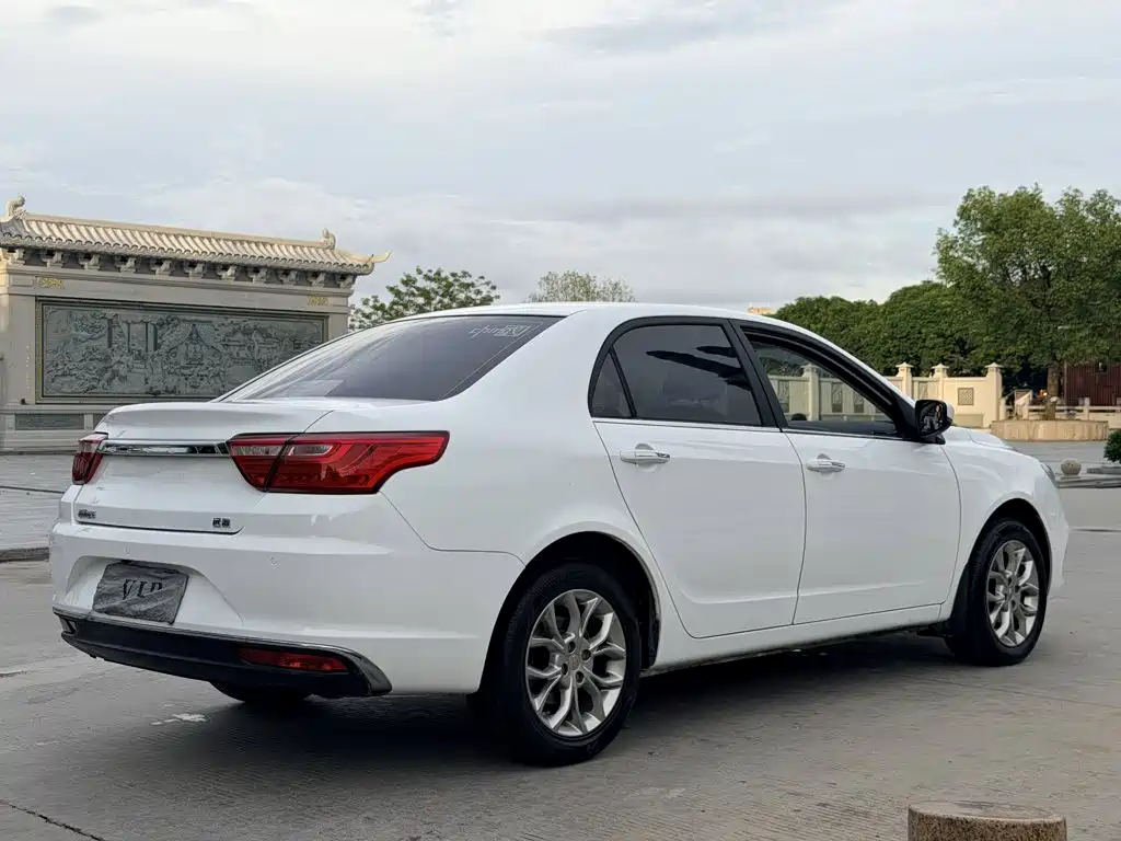 Фото 7 - Geely Vision