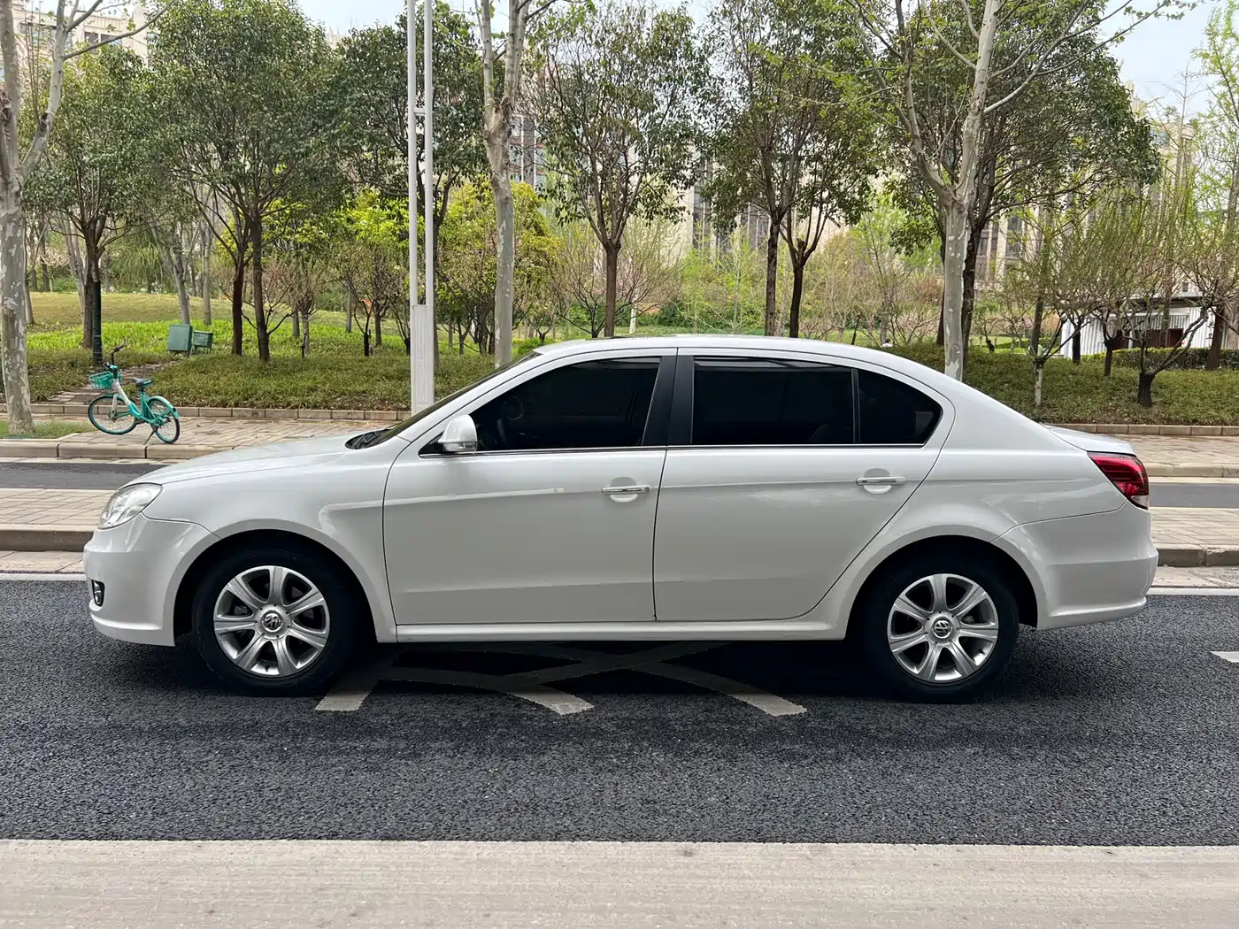 Volkswagen Lavida 2011 1.6L Automatic Pinya Edition фото 26