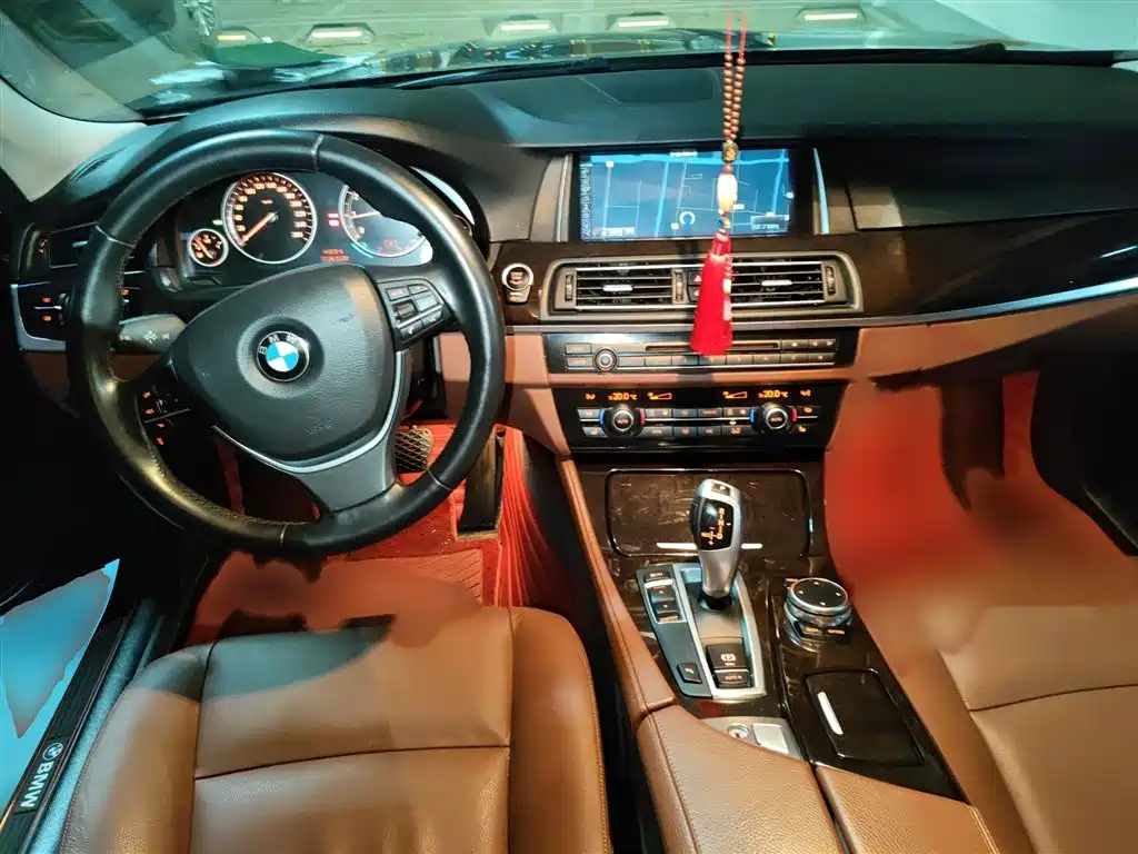BMW 5 Series 2014 528Li Leading Edition фото 13