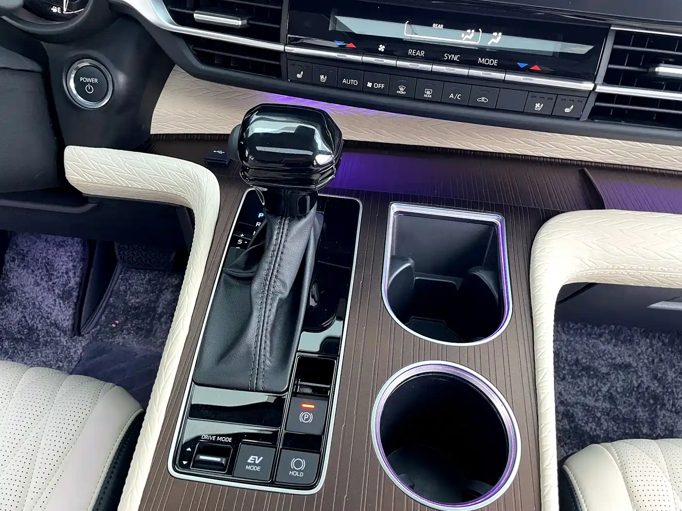 Toyota Sienna 2024 2.5L Hybrid Comfort Edition фото 18