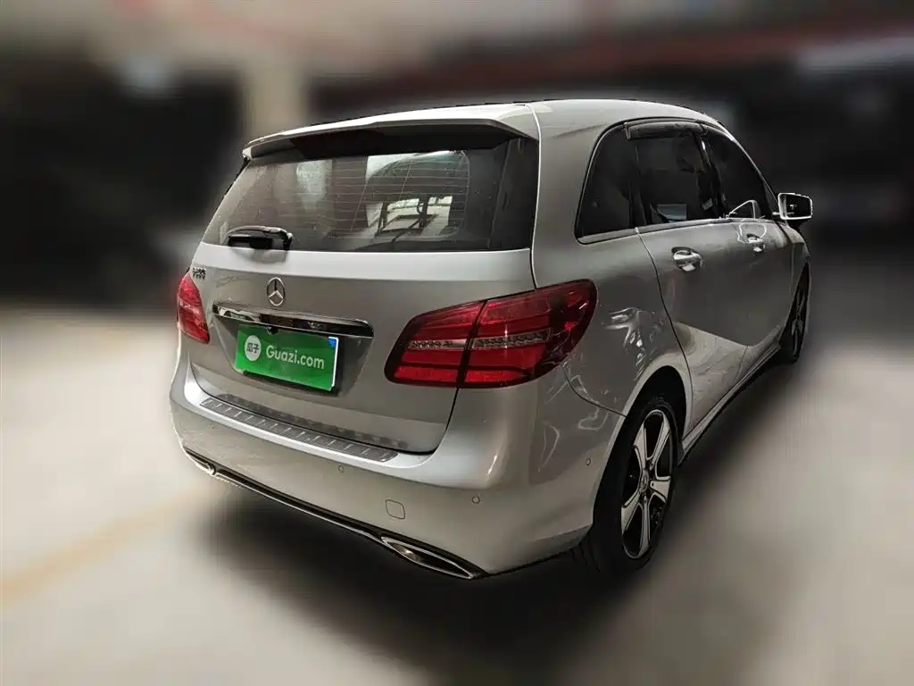 Mercedes-Benz B-Class 2018 B 200 Fashion фото 13