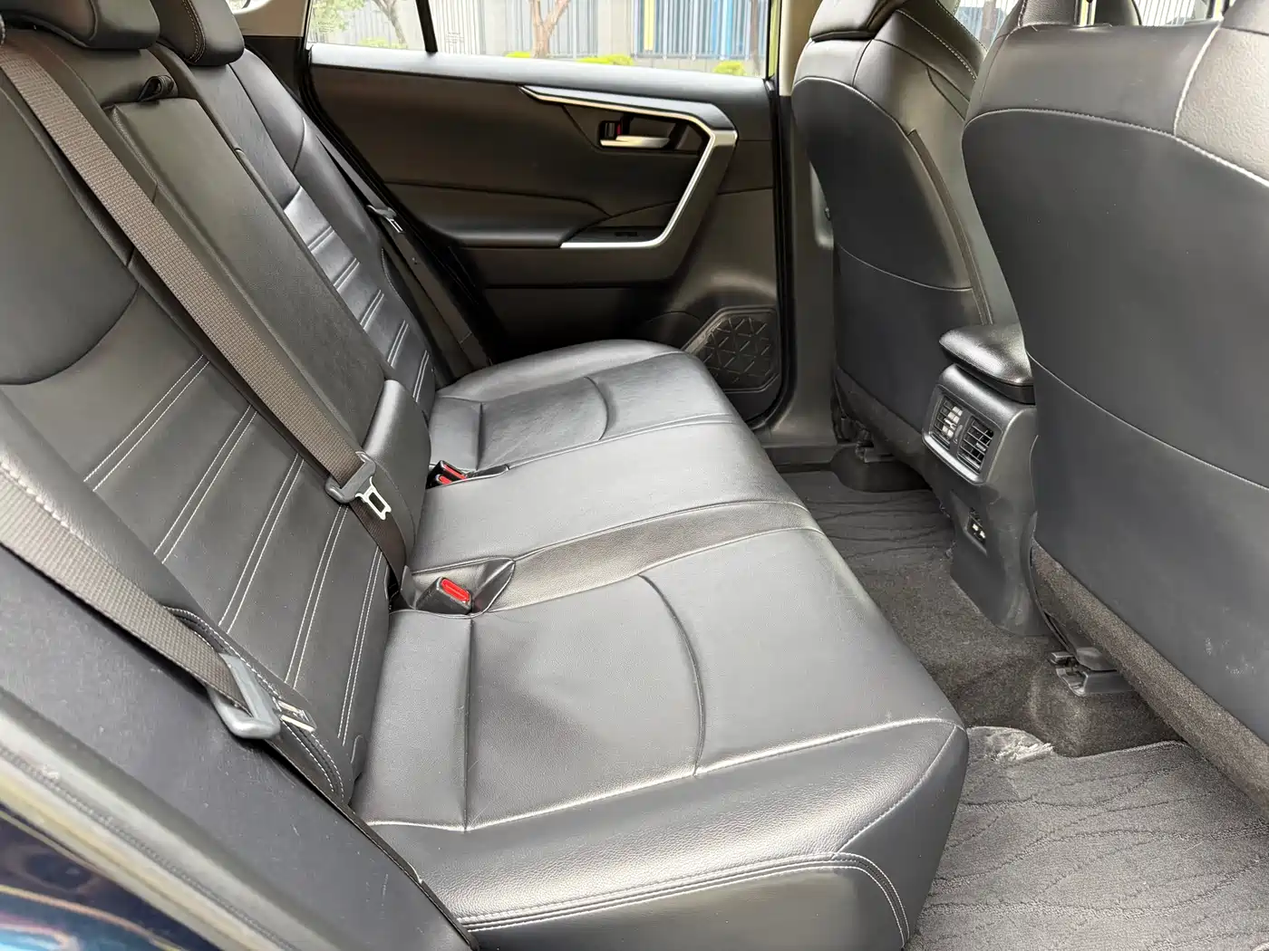 Toyota Wildlander 2022 2.0L CVT AWD Luxury Edition фото 8