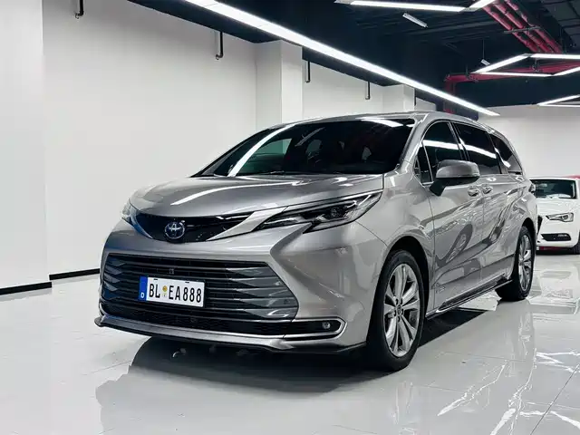 Toyota Sienna 2023 2.5L Hybrid Premium Edition