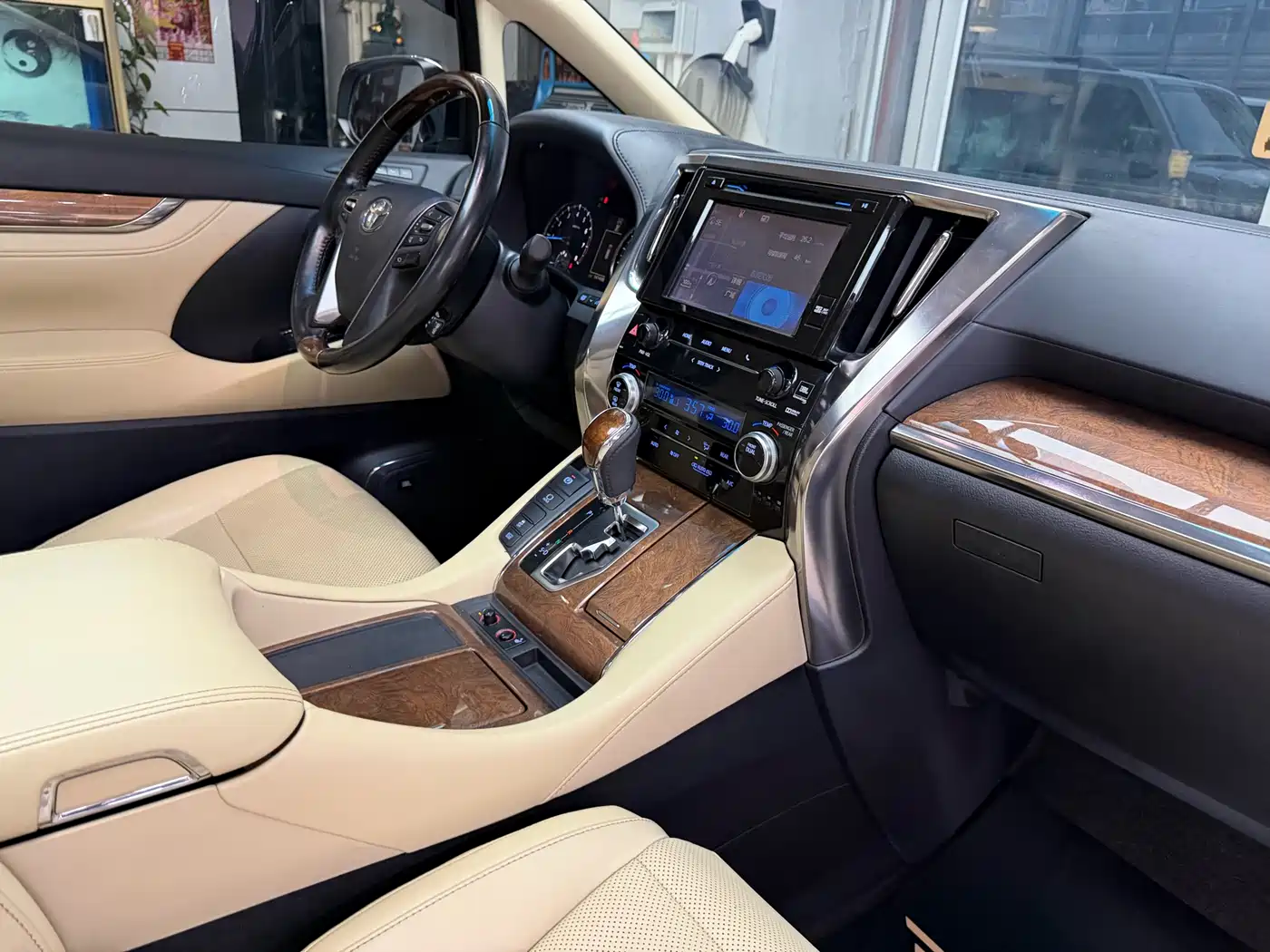 Toyota Alphard 2018 3.5L Premium фото 36