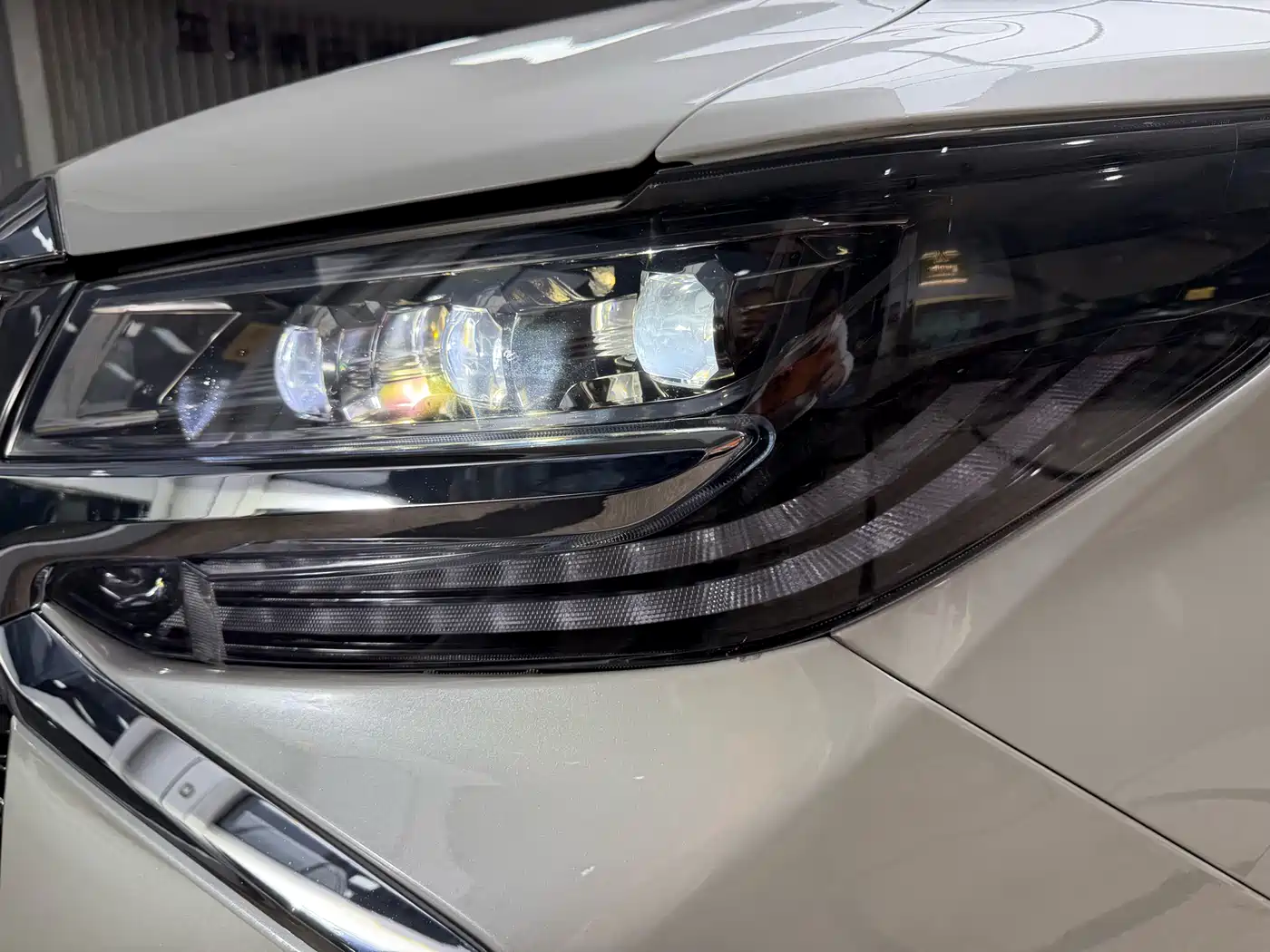 Toyota Alphard 2018 3.5L Premium фото 42